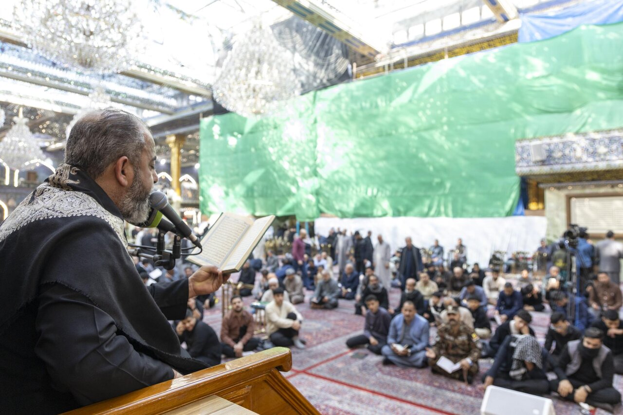 Visitors perform rituals of reciting the Du'a al-Nudbah in courtyard of al-Abbas shrine (+Photos)