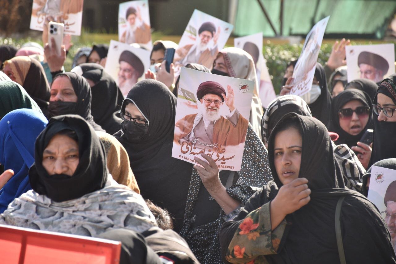 تظاهرات گسترده شیعیان علیه حملات تروریستی به مساجد پاکستان + عکس