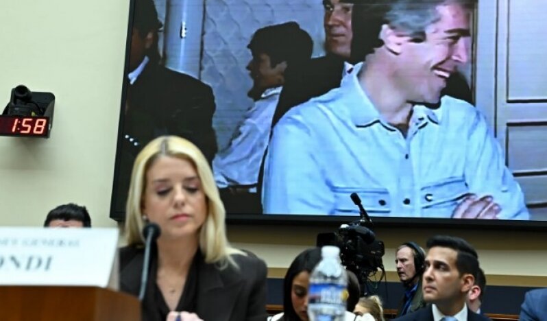 Epstein Dosyaları Krizi Derinleşiyor: Kapatma Kararı MAGA ve Adalet Bakanlığı’nı Karıştırdı