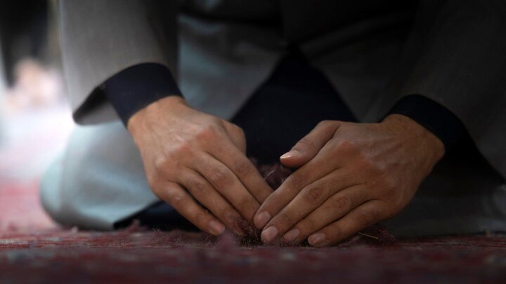 Informe fotográfico | Manos reverentes limpian el camino de fe en el santuario de Abu al-Fadl al-Abbas (la paz sea con él)