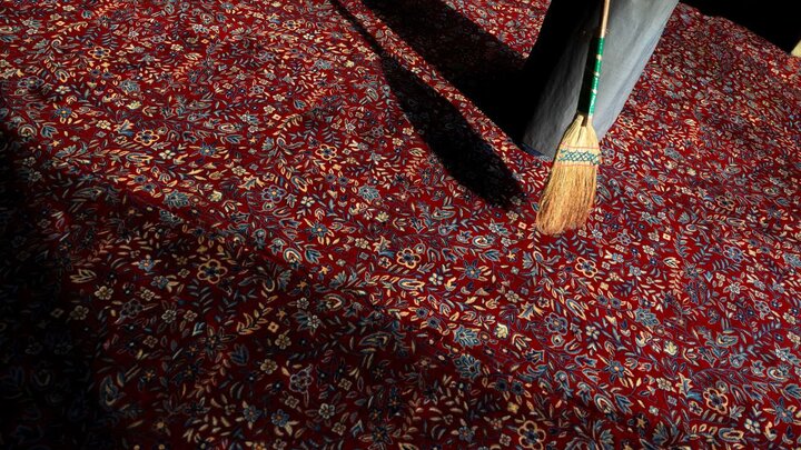 Informe fotográfico | Manos reverentes limpian el camino de fe en el santuario de Abu al-Fadl al-Abbas (la paz sea con él)