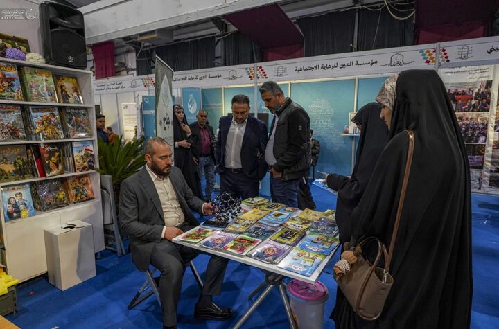 تقرير مصور/ نتاجات متنوعة من مطبوعات وإصدارات خاصة بالأطفال للعتبة العلوية في معرض بغداد