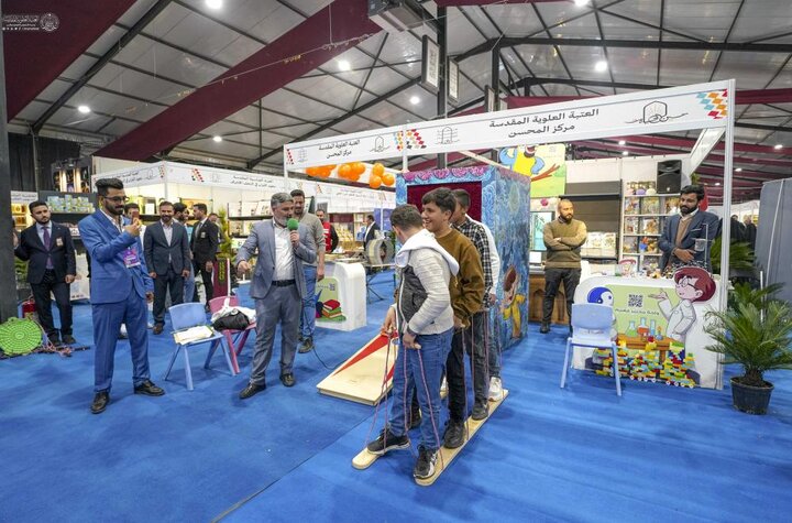تقرير مصور/ نتاجات متنوعة من مطبوعات وإصدارات خاصة بالأطفال للعتبة العلوية في معرض بغداد