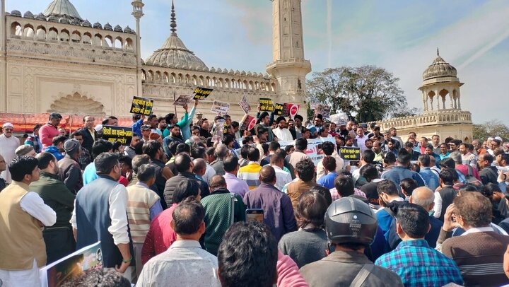 تقرير مصور/ احتجاجات لشيعة لكناو الهندية على الهجوم الإرهابي الذي استهدف الجامع الكبير في إسلام آباد