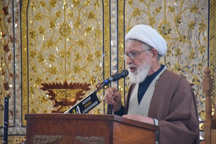 Informe fotográfico | Miles se manifiestan en la capital de Pakistán tras el atentado suicida en la mezquita Hazrat Khadija