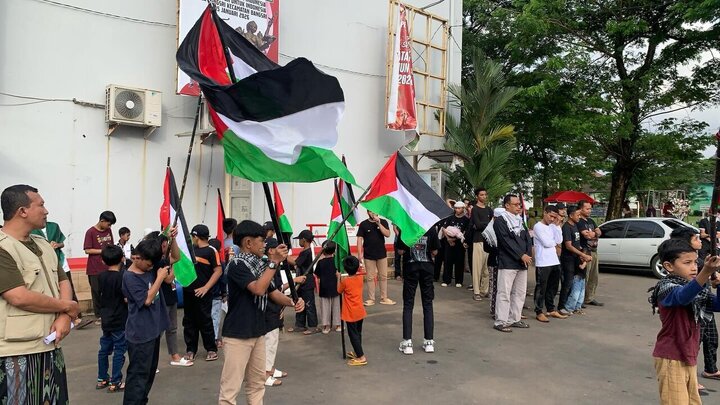 Informe fotográfico | Seguidores de Ahlul Bayt se manifiestan en Jepara, Indonesia, en apoyo a Palestina y expresando respaldo a Irán