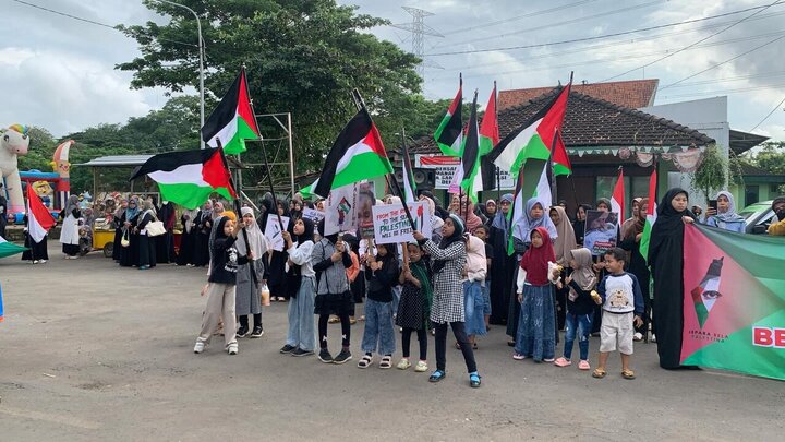 Informe fotográfico | Seguidores de Ahlul Bayt se manifiestan en Jepara, Indonesia, en apoyo a Palestina y expresando respaldo a Irán
