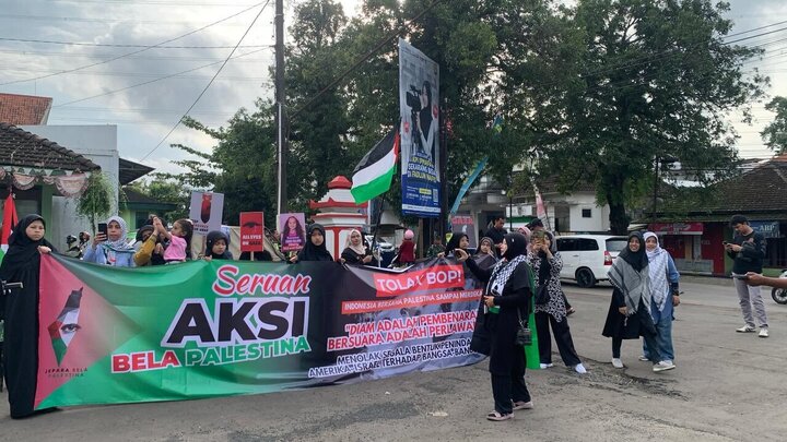Informe fotográfico | Seguidores de Ahlul Bayt se manifiestan en Jepara, Indonesia, en apoyo a Palestina y expresando respaldo a Irán