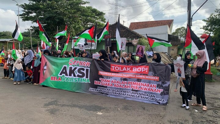 Informe fotográfico | Seguidores de Ahlul Bayt se manifiestan en Jepara, Indonesia, en apoyo a Palestina y expresando respaldo a Irán