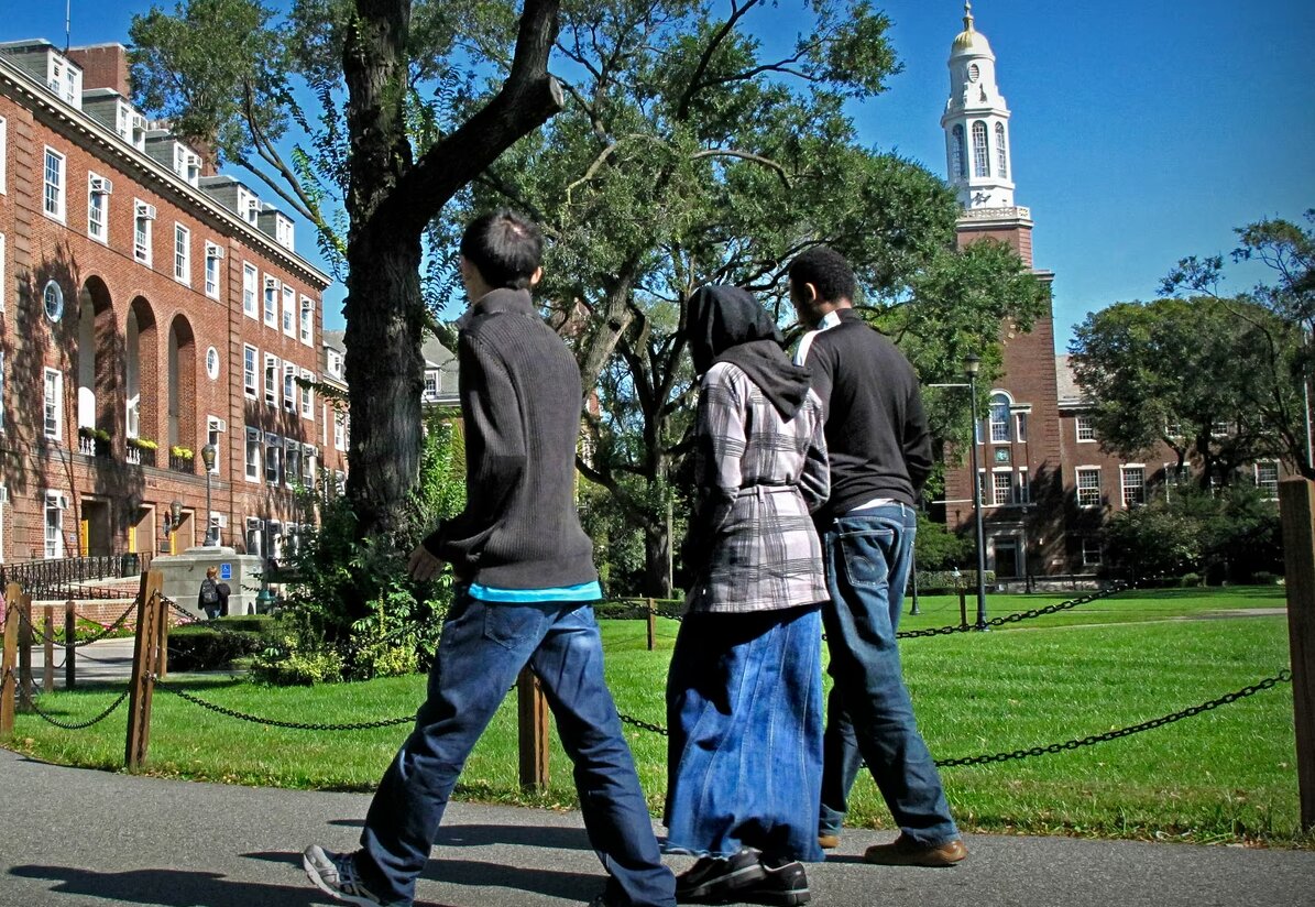 دشواری‌های تحصیل دانشجویان مسلمان در دانشگاه‌های آمریکا و کاهش آزادی‌های دینی