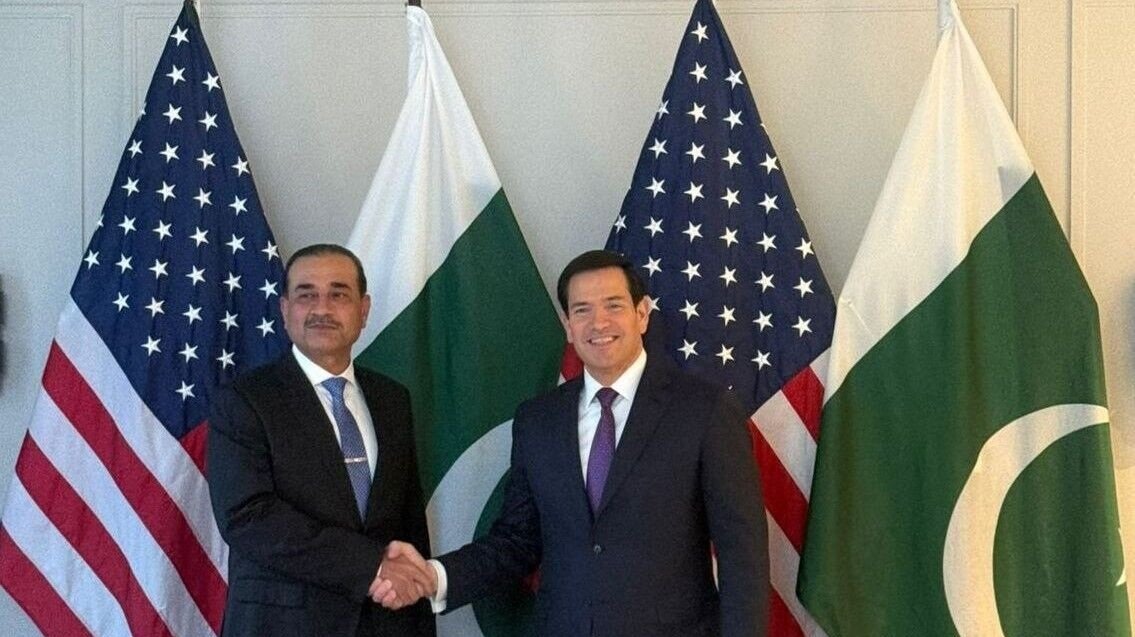 پاکستانی آرمی چیف کی امریکی وزیر خارجہ سے ملاقات،خطے کی صورت حال اور تعاون پر تبادلہ خیال