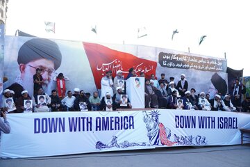 ইসলামাবাদ মসজিদে হামলার নিন্দা জানাতে এবং ইমাম খামেনেয়ীর প্রতি সংহতি প্রকাশ করতে করাচিতে ধর্মীয় নেতারা একত্রিত হয়েছেন