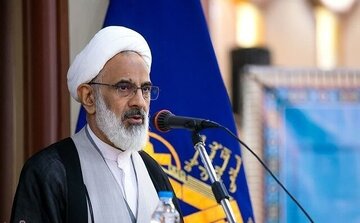 باید با ترویج معارف دینی جلوی تهاجمات دشمن را گرفت