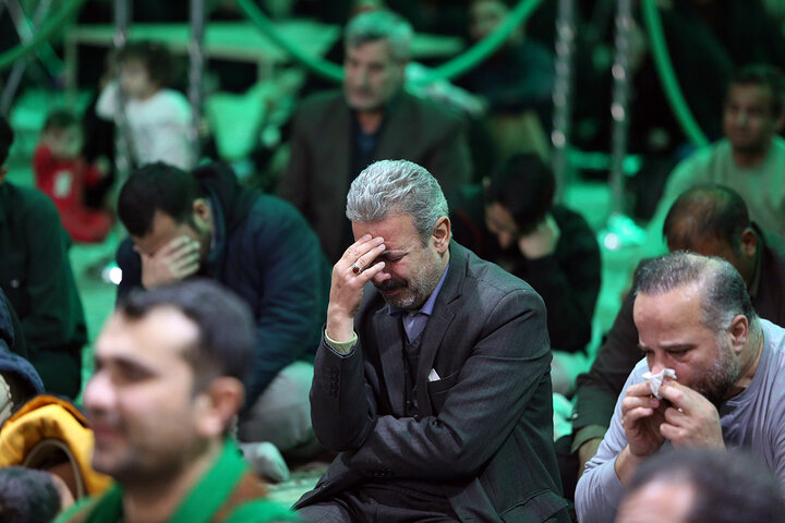 مناجات شبانه زائران حرم بانوی کرامت در «شب‌های بندگی»