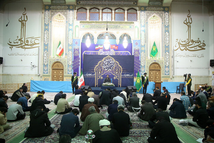 مناجات شبانه زائران حرم بانوی کرامت در «شب‌های بندگی»