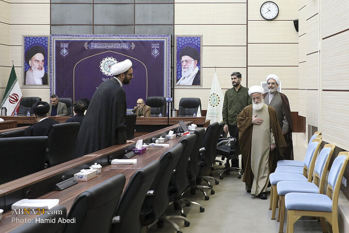 نشست علمی بررسی روش‌شناسی تألیف «موسوعة التاریخ الاسلامی» با حضور آیت‌الله یوسفی غروی