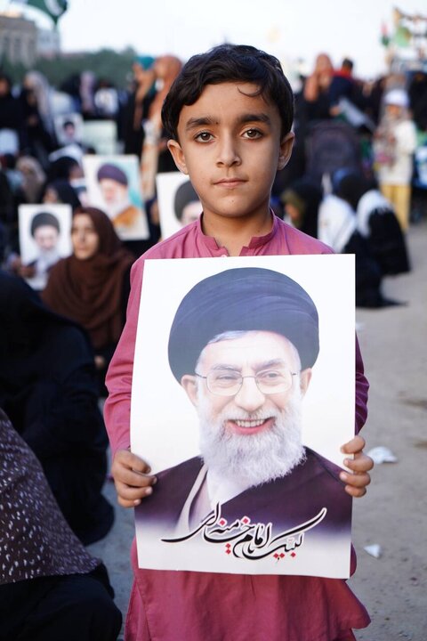 Informe fotográfico | Cientos de niños renuevan su lealtad al Imam Khamenei durante la concentración en Karachi