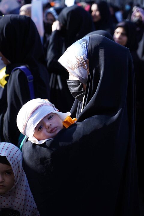 Informe fotográfico | Cientos de niños renuevan su lealtad al Imam Khamenei durante la concentración en Karachi