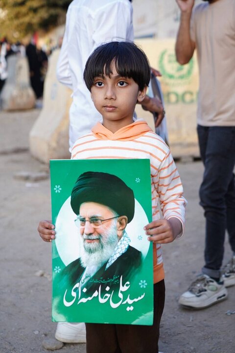 Informe fotográfico | Cientos de niños renuevan su lealtad al Imam Khamenei durante la concentración en Karachi
