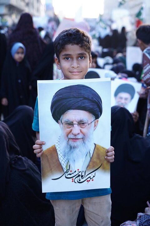 Informe fotográfico | Cientos de niños renuevan su lealtad al Imam Khamenei durante la concentración en Karachi