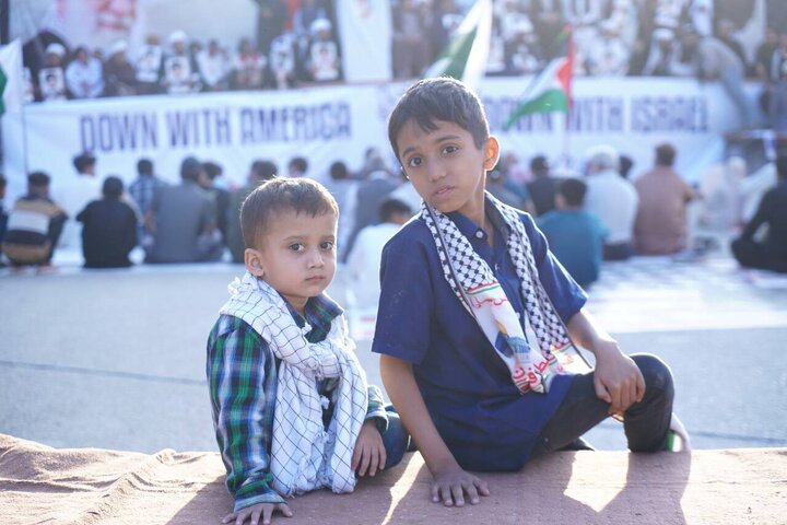 Informe fotográfico | Cientos de niños renuevan su lealtad al Imam Khamenei durante la concentración en Karachi