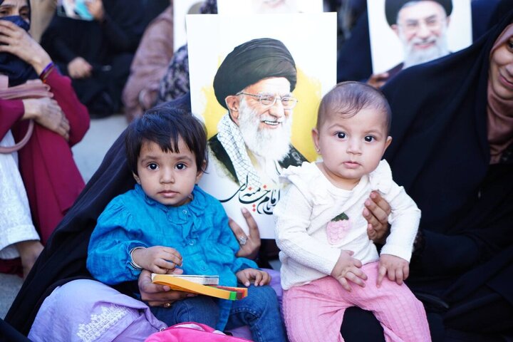 Informe fotográfico | Cientos de niños renuevan su lealtad al Imam Khamenei durante la concentración en Karachi