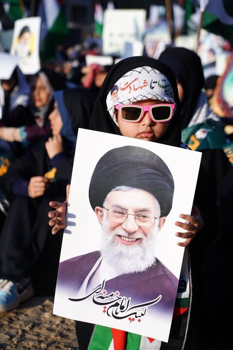 Informe fotográfico | Cientos de niños renuevan su lealtad al Imam Khamenei durante la concentración en Karachi