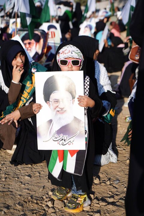 Informe fotográfico | Cientos de niños renuevan su lealtad al Imam Khamenei durante la concentración en Karachi