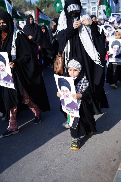 Informe fotográfico | Cientos de niños renuevan su lealtad al Imam Khamenei durante la concentración en Karachi