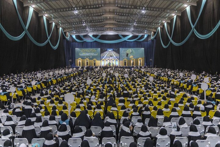 Informe fotográfico | Santuario Sagrado de al-Abbas: Más de 6.000 escolares de Karbala llegan para la octava ceremonia central de Taklīf