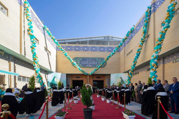 Informe fotográfico | Santuario Sagrado de al-Abbas: Más de 6.000 escolares de Karbala llegan para la octava ceremonia central de Taklīf