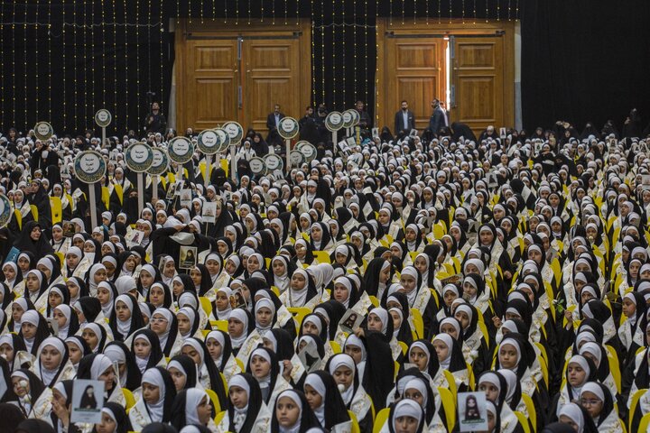 تقرير مصور/ إطلاق حفل التكليف المركزي الثامن بمشاركة أكثر من 6 آلاف تلميذة في كربلاء