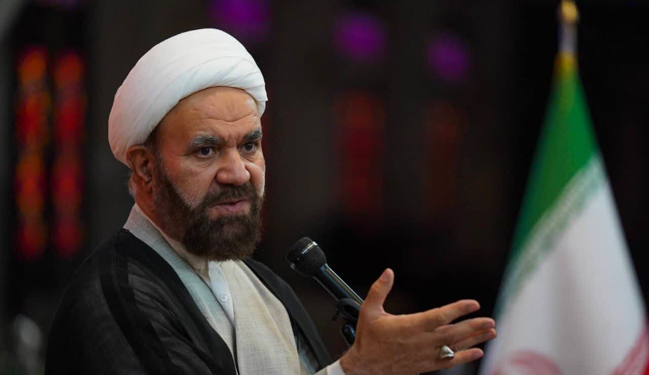 Xwedîderketina(Tewliyeta) li mezargeha(Herema ) pîroz a Şahçerax (s.x):Hemaseya 22ê Behmenê îspat kir ku Şoreşa Îslamî nayê sekinandin