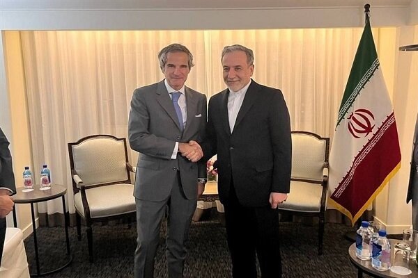 عێراقچی لە ژنێڤ یەکەم دیداری ئەتۆمی کرد