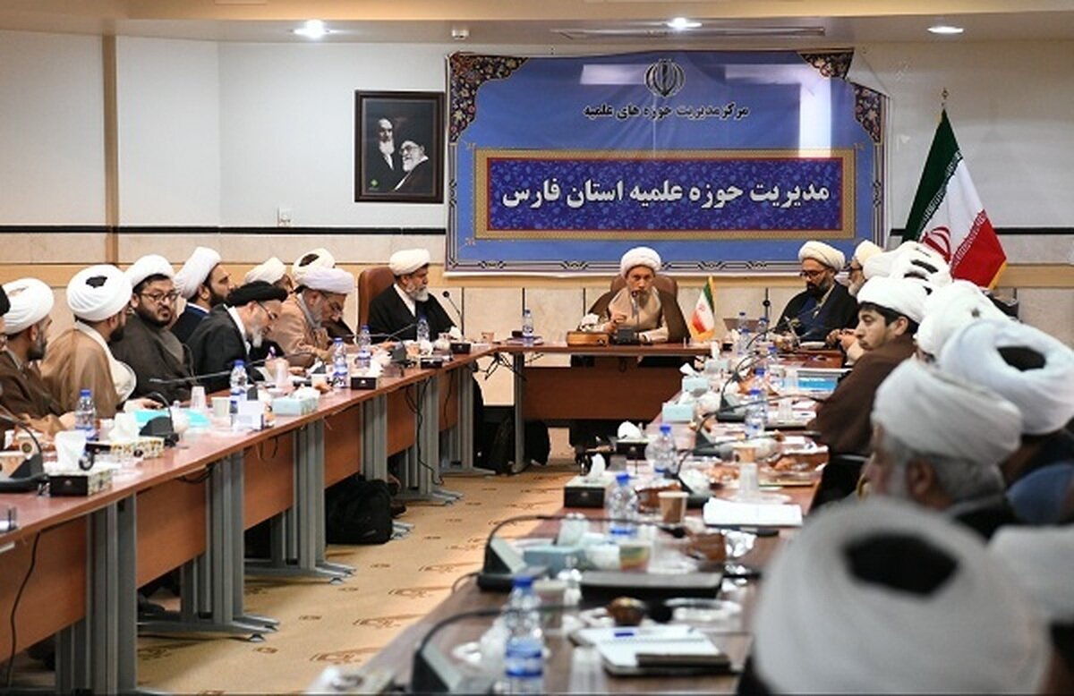 لزوم آگاهی‌بخشی به مردم نسبت به فتنه‌ها و توطئه‌های دشمنان