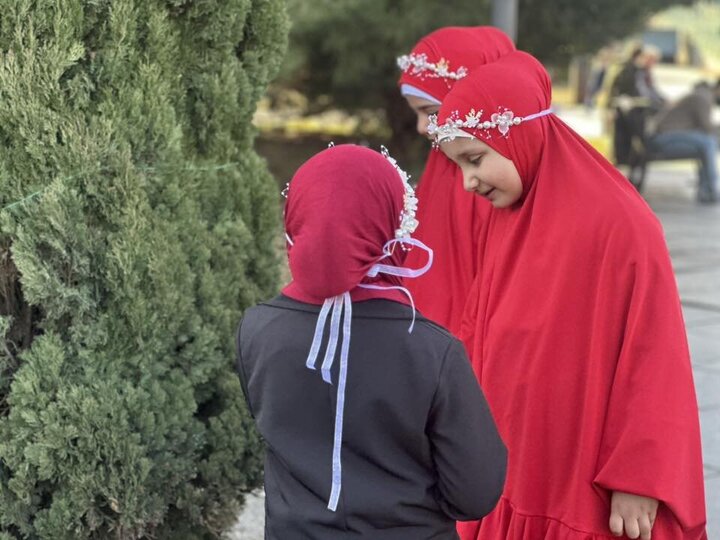 Rapora Wêneyan Belavkirina kulîlkan bi helkefta destpêka cejna Remezanê ji aliyê xwendekarên Mizgefta Ehlî Beyt li Tiflîsê