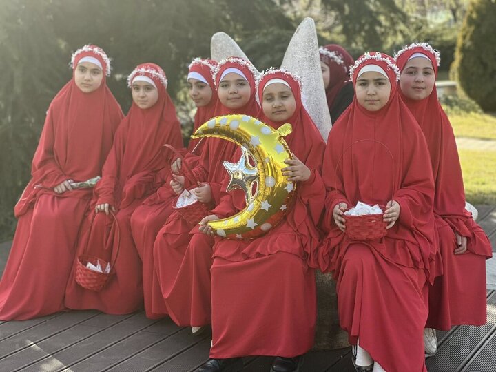 Rapora Wêneyan Belavkirina kulîlkan bi helkefta destpêka cejna Remezanê ji aliyê xwendekarên Mizgefta Ehlî Beyt li Tiflîsê