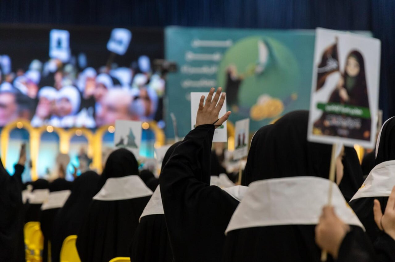 Participants in eighth central Takleef ceremony in Karbala reciting Takleef oath (+Photos)