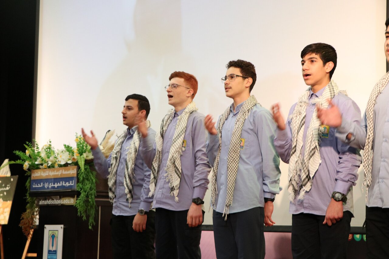 بزرگداشت سالگرد پیروزی انقلاب اسلامی در مدرسه المهدی(ع) لبنان با تجلیل از شهدا + تصاویر