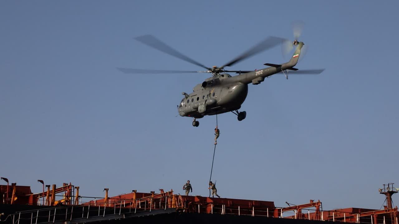 رزمایش کنترل هوشمند سپاه در تنگه هرمز + تصاویر