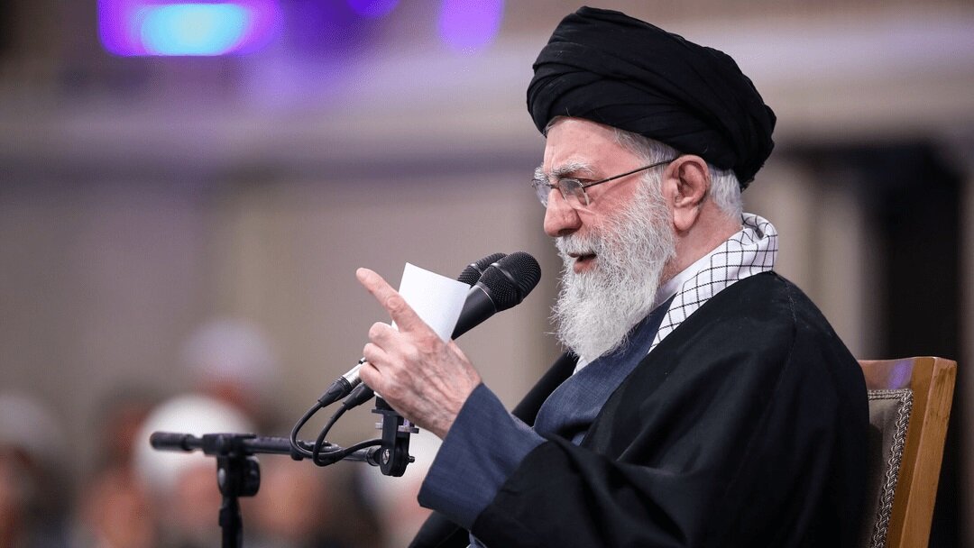 امریکی جہازوں سے زیادہ خطرناک وہ ہتھیار ہے جو انہیں سمندر کی تہہ تک پہنچا سکتا ہے، امام خامنہ ای