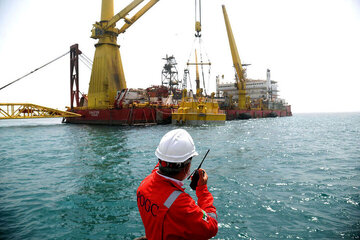 ئێران 7 کێڵگەی نەوتی بە هاوکاری لەگەڵ ڕووسیا گەشەپێدەدات