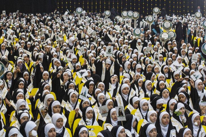 تقرير مصور/ مراسم التكليف المركزي لأكثر من 6000 طالبة من مدارس كربلاء برعاية العتبة العباسية