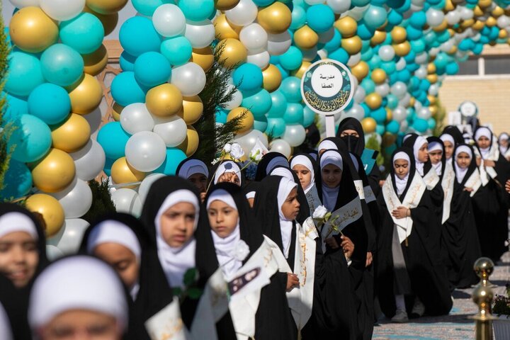 تقرير مصور/ مراسم التكليف المركزي لأكثر من 6000 طالبة من مدارس كربلاء برعاية العتبة العباسية