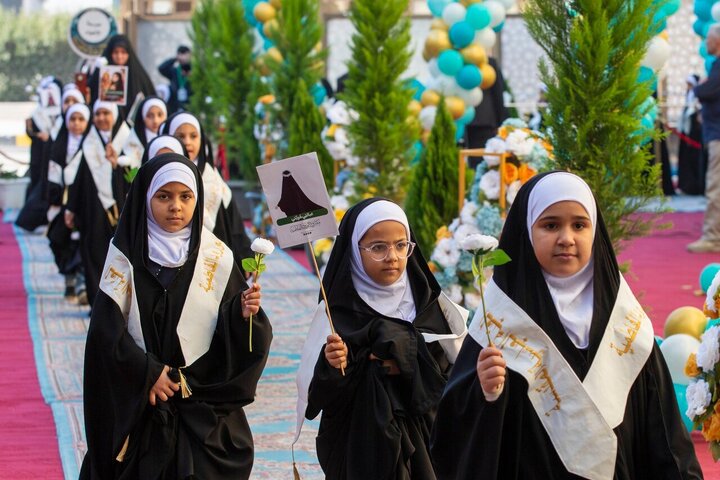 تقرير مصور/ مراسم التكليف المركزي لأكثر من 6000 طالبة من مدارس كربلاء برعاية العتبة العباسية