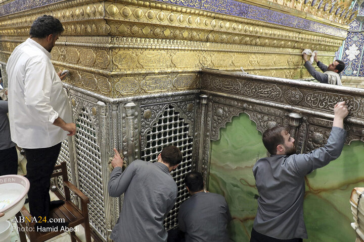 در آستانه فرارسیدن ماه مبارک رمضان، خادمان کریمه اهل‌بیت (س) مضجع پاک و نورانی اخت‌الرضا(ع) را در سحرگاه ۲۷ بهمن شست‌وشو و تنظیف کردند.