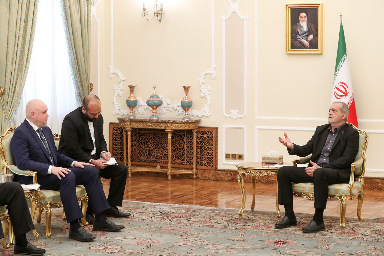 Пезешкиан: Иран–Русија Стратежи Әмәкдашлыг Програмыны сүрәтли вә дәгиг иҹра етмәкдә гәтијјәтлијик