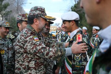 قائد مقر خاتم الأنبياء (ص) يتفقد مواقع دفاعية في شمال ايران