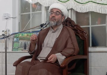 شجاعت توحیدی؛ رمز ایستادگی انقلاب در برابر استکبار جهانی/ ماه رمضان تمرین دست کشیدن از غیر خداست