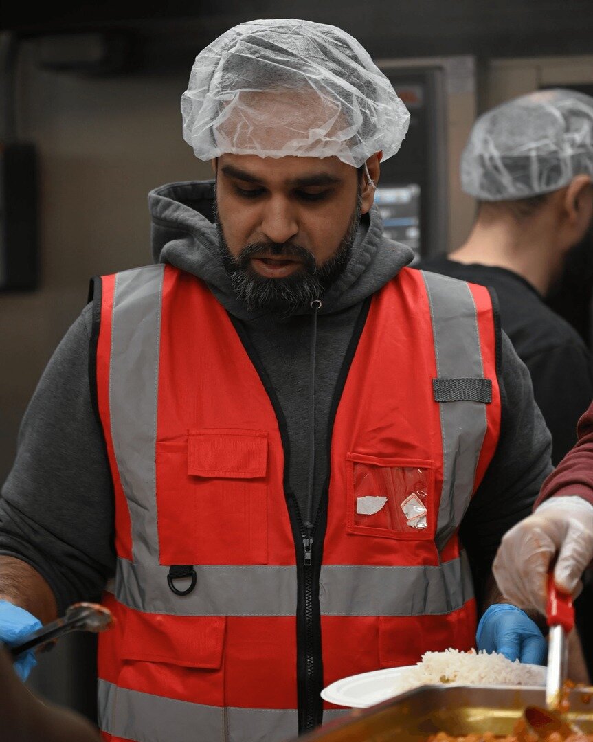 ارائۀ خدمات غذایی و بهداشتی رایگان توسط اعضای سازمان خیریه »حسین کیست؟« تورنتو + تصاویر